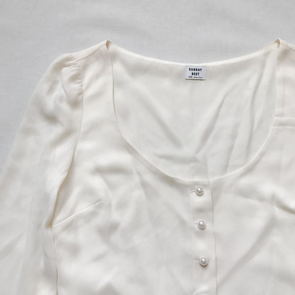 Aritzia Sunday Best Kissy Blouse - Picture 2 of 8